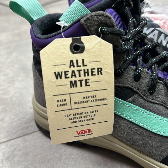 🔆VANS🔆 all weather high top boots, water resistant comfortable supportive. - Picture 13 of 15
